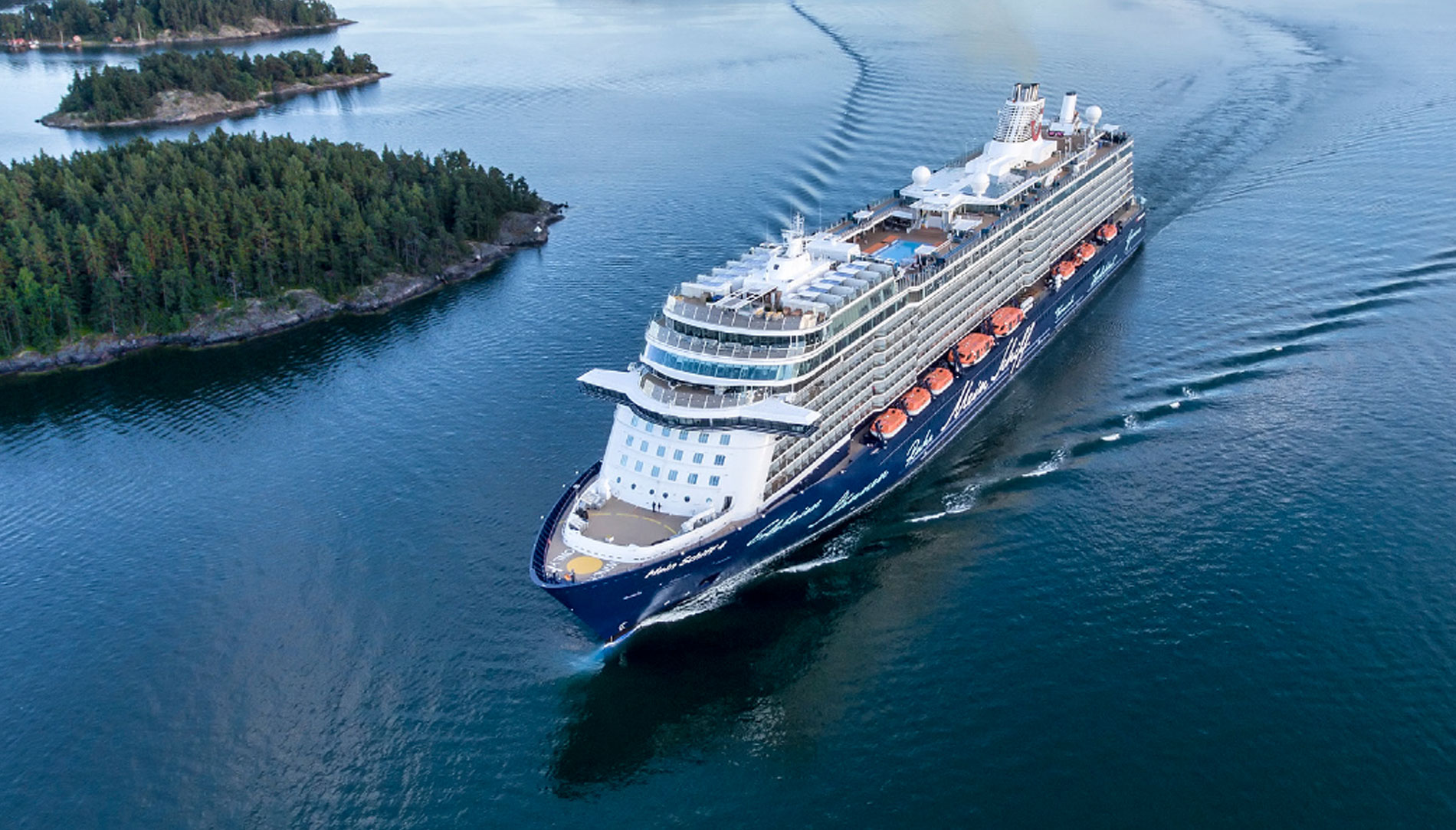 ML Lisa Anciaux Picking perfect cruise ship travel column credit remus kotselI STOCK