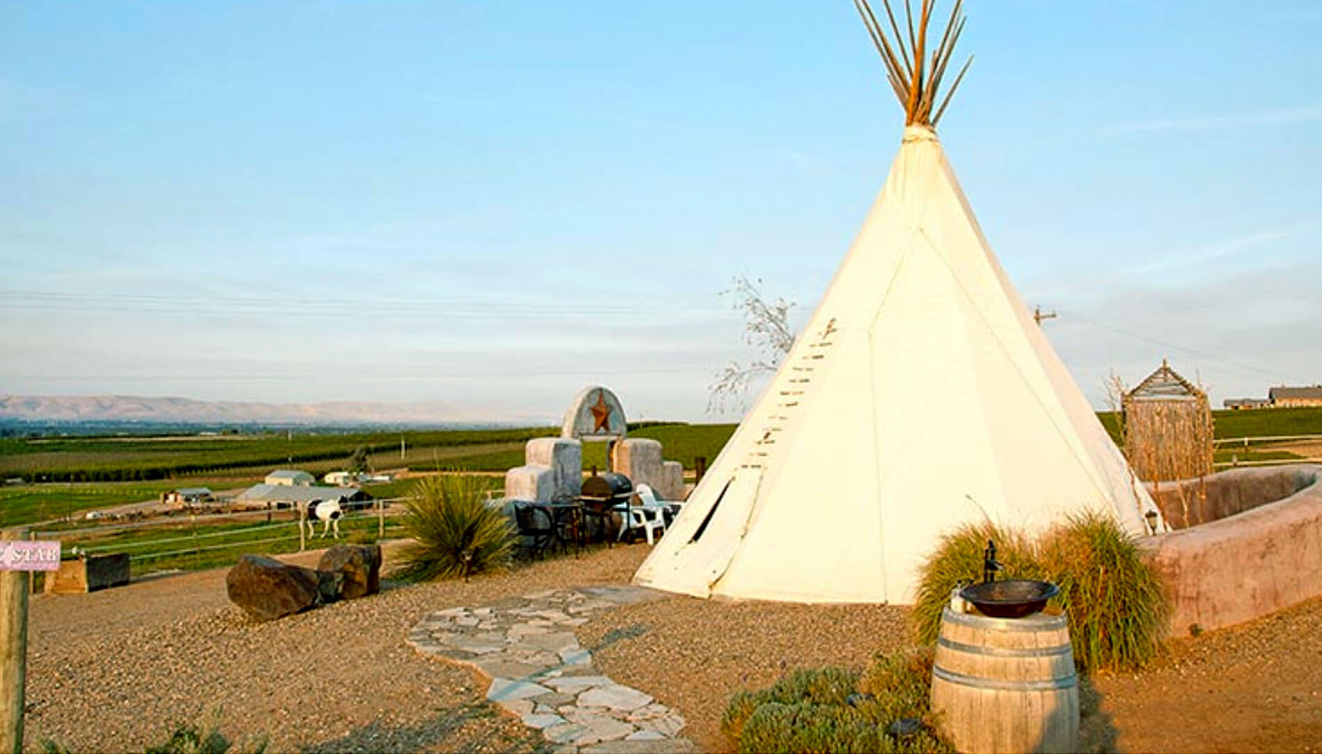Cherry Wood Teepee The Lone Star teepee at Cherry Wood BB offers vineyard and orchard Yakima Valley