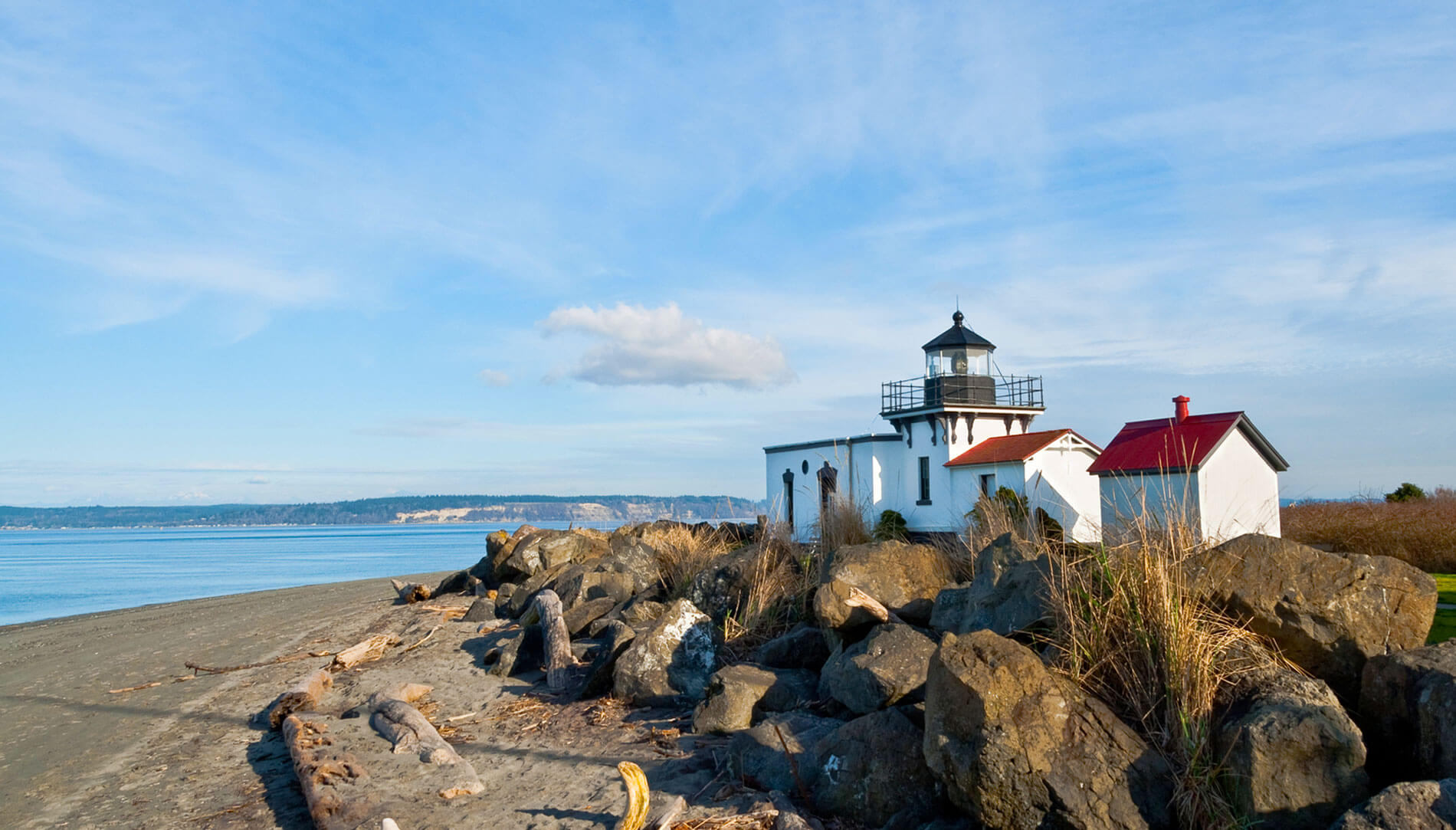 Point noPoint Lighthouse credit JeffGoulden iStock