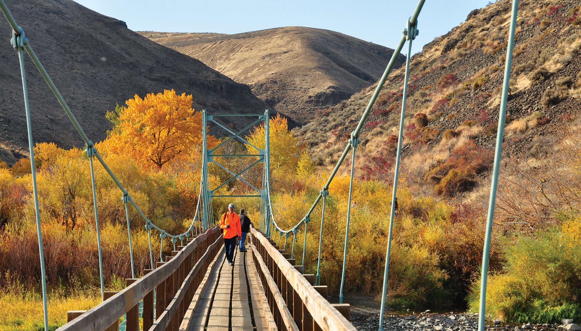 The foot bridge over the Yakima River at Umtanum Creek Recreation Site
