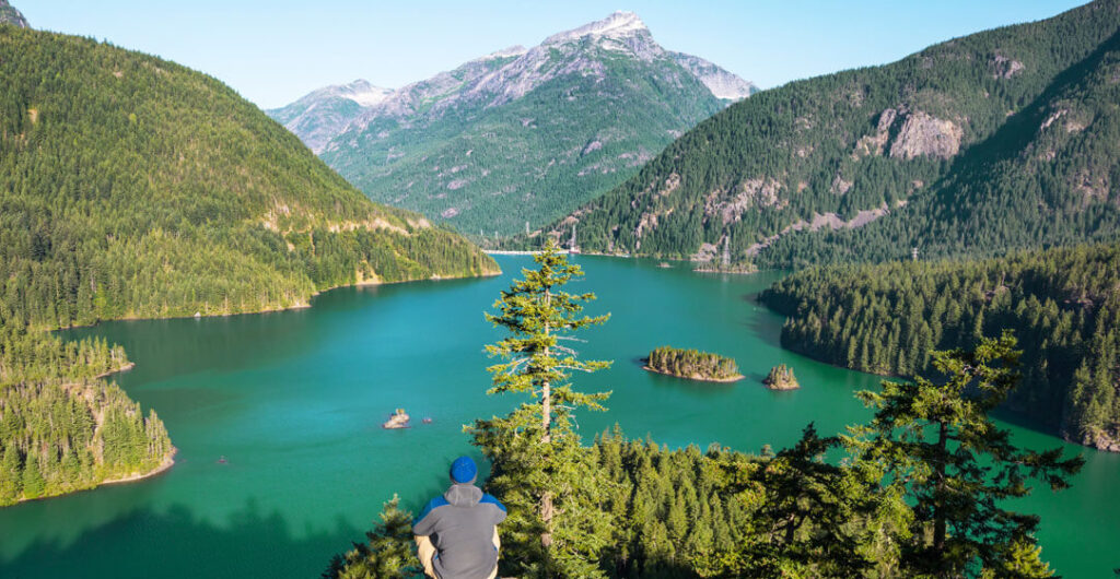 View of turquoise water of Diablo Lake