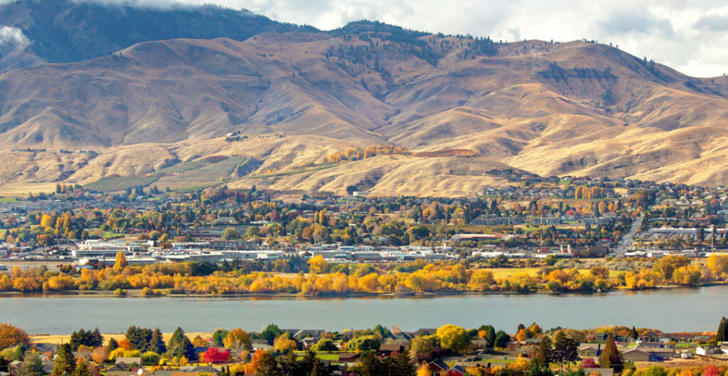 Wenatchee's dry, sunny climate make it ideal for golf and outdoor recreation. 